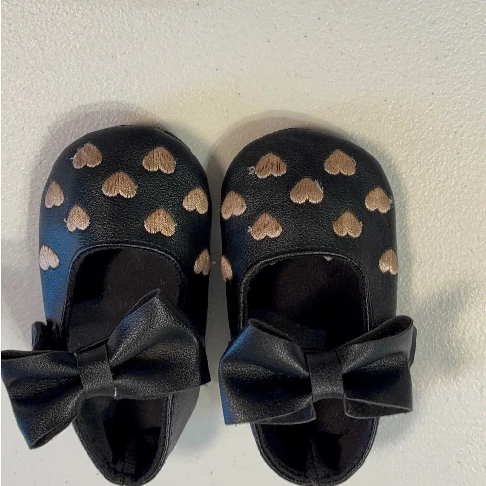 Baby Girl‎ Black Bow Mary Jane Shoes 9-12 Months Gold Hearts Infant Slip On EUC